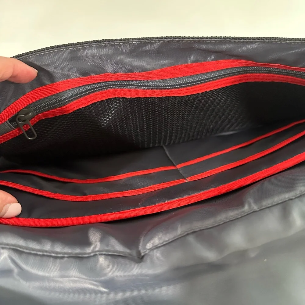 Pt laptop black briefcase with pockets.